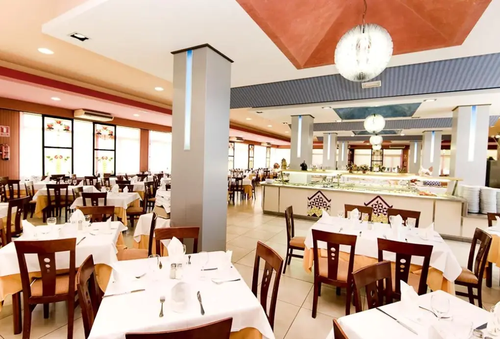 Restauracja i jedzenie w hotelu Monarque Torreblanca