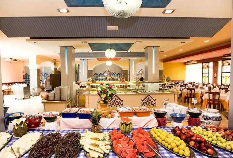 Restauracja i jedzenie w hotelu Monarque Torreblanca