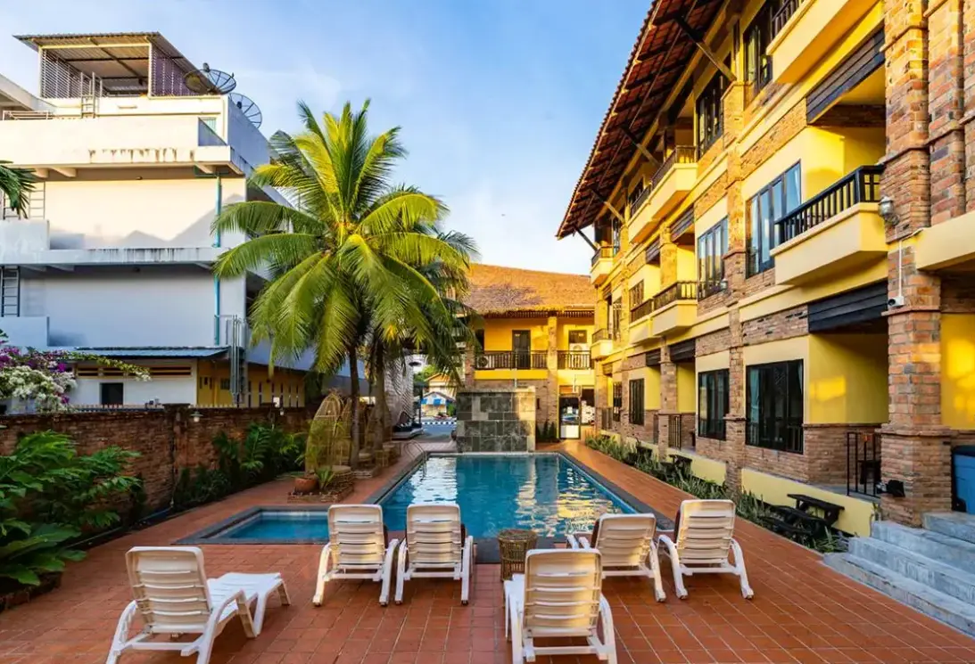 Basen w hotelu Motive Cottage Resort