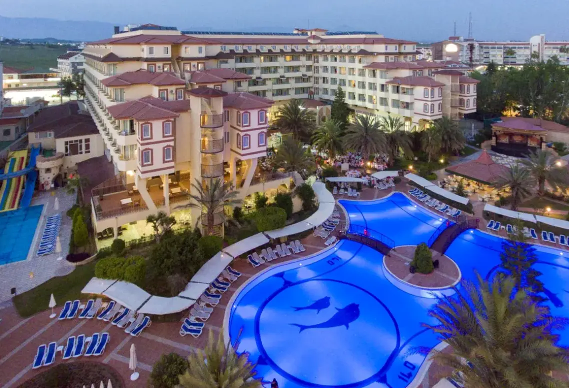 Basen w hotelu Nova Park