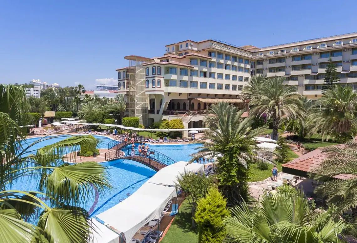 Basen w hotelu Nova Park