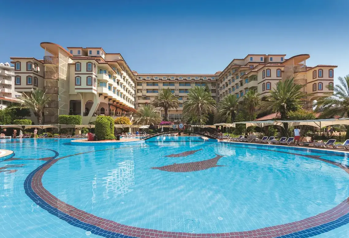Basen w hotelu Nova Park