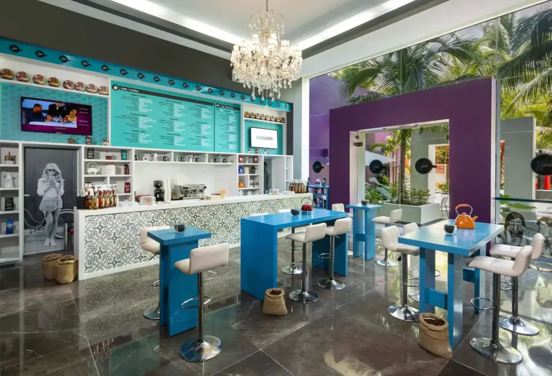 Restauracja i jedzenie w hotelu Oasis Sens