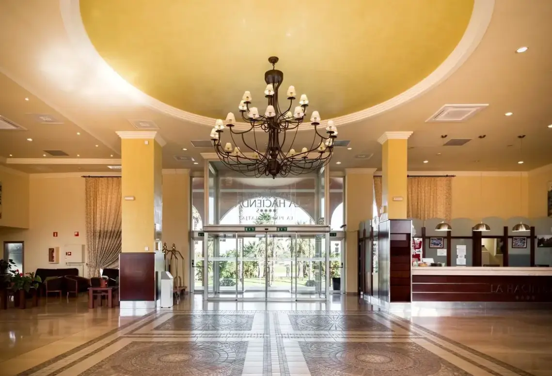 Lobby hotelu Ohtels La Hacienda (ex. Gran Hotel La Hacienda)