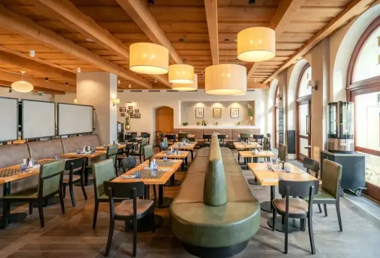 Restauracja i jedzenie w hotelu Old Inn