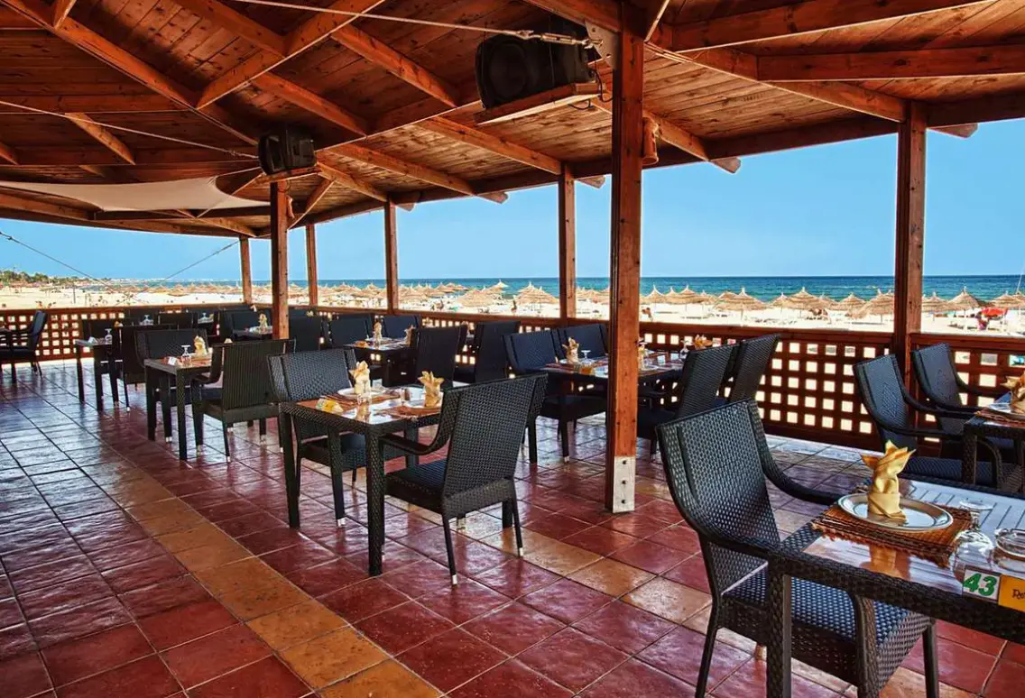 Plaża przy hotelu Omar Khayam Resort & Aquapark