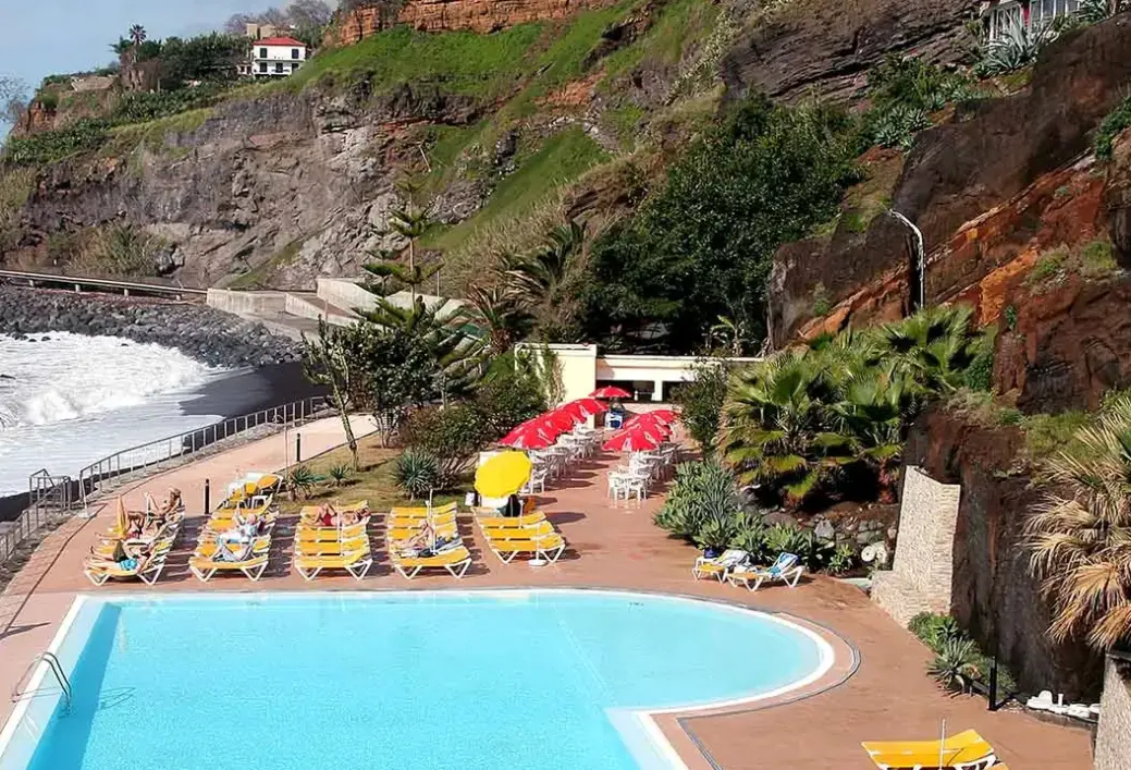 Basen w hotelu Orca Praia