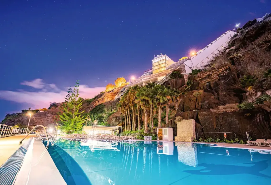 Basen w hotelu Orca Praia