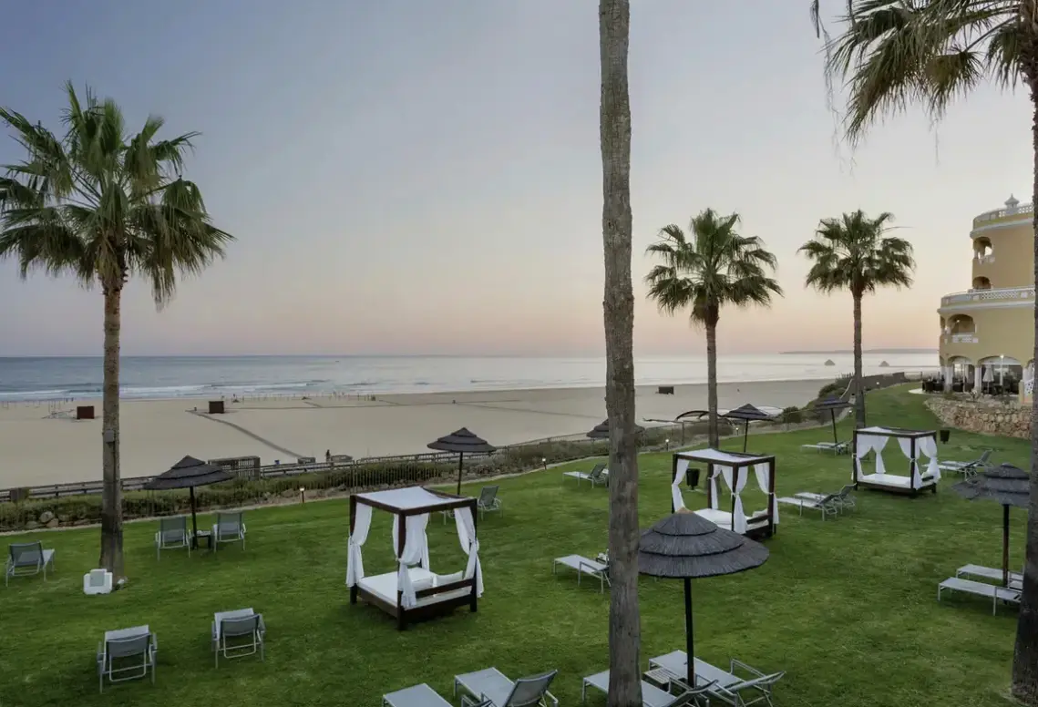 Plaża przy hotelu Oriental Beach