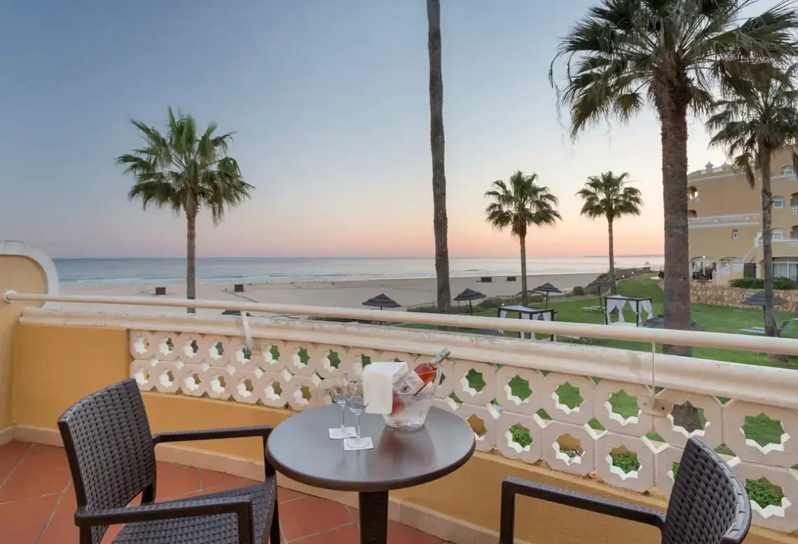 Widok z hotelu Oriental Beach