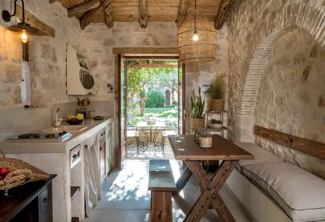 Restauracja i jedzenie w hotelu Paliokaliva Village