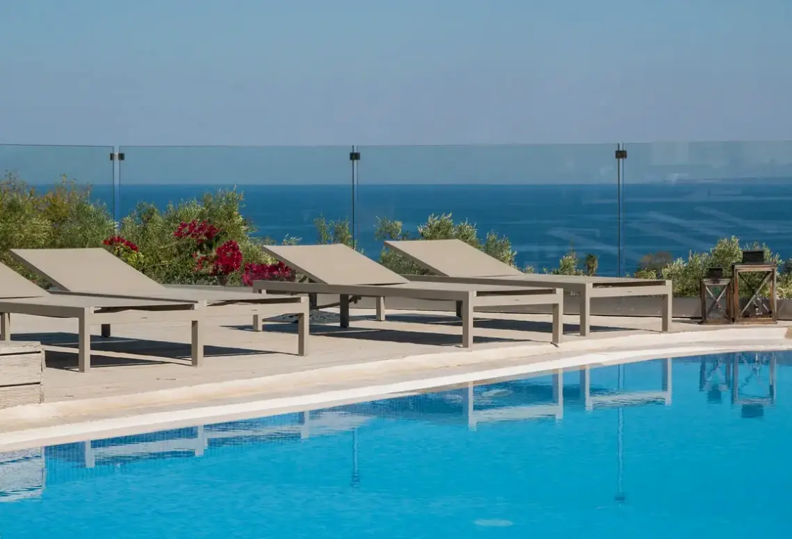 Basen w hotelu Paliokaliva Village