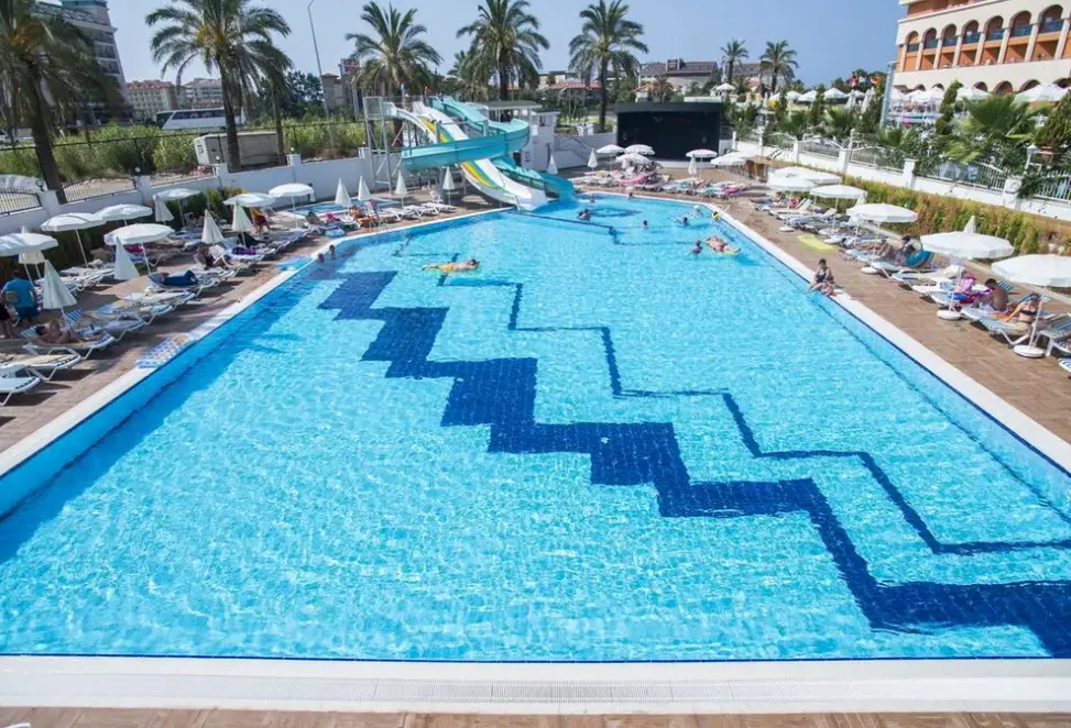 Basen w hotelu Palm World Resort
