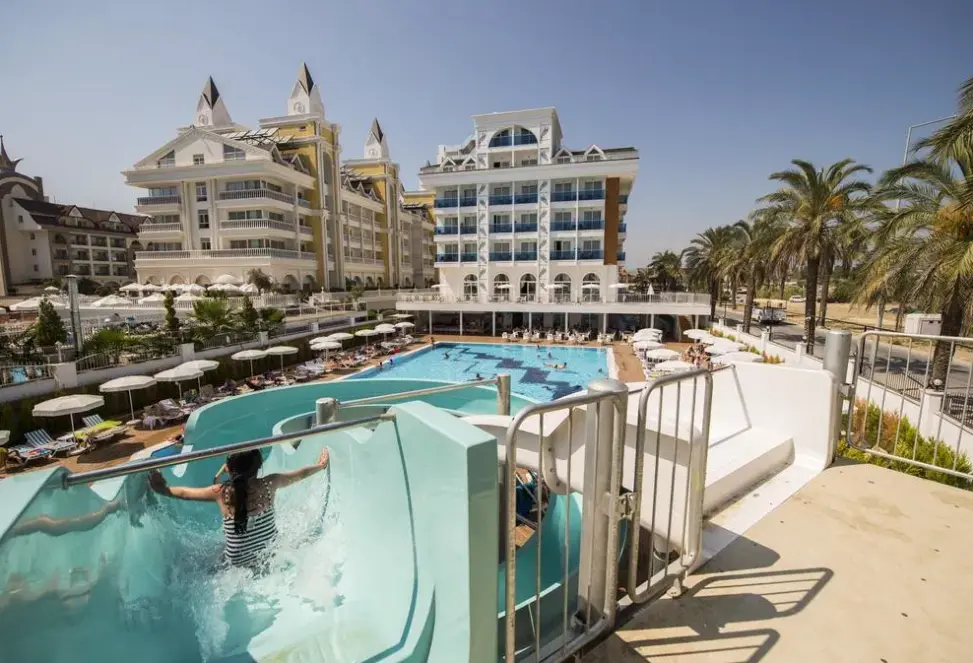 Basen w hotelu Palm World Resort