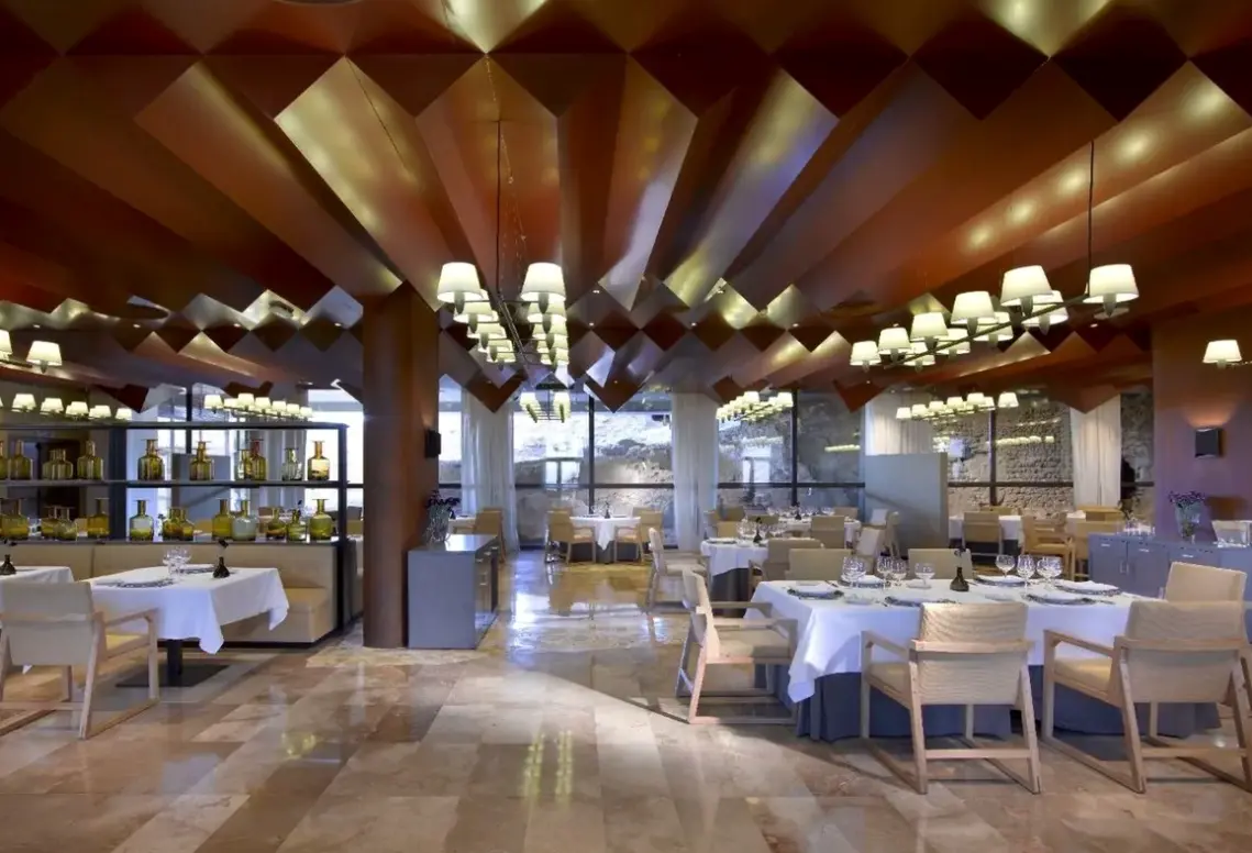 Restauracja i jedzenie w hotelu Parador Castillo de Lorca