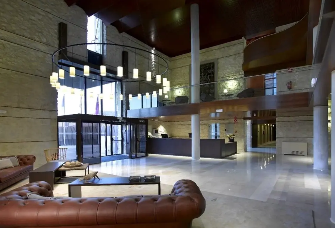 Lobby hotelu Parador Castillo de Lorca