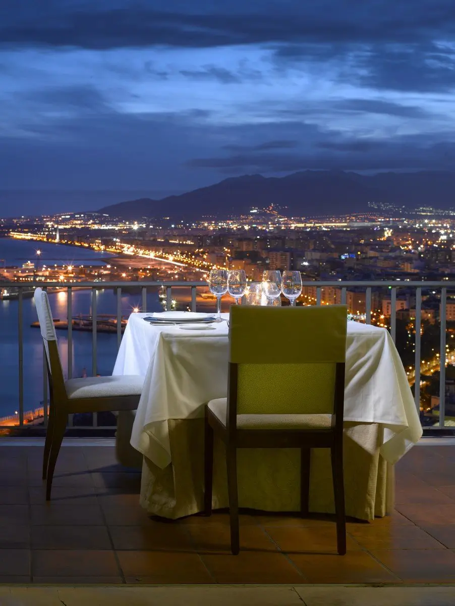 Widok z hotelu Parador de Malaga Gibralfaro