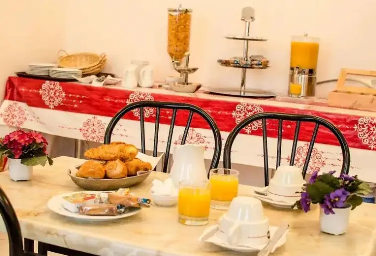 Restauracja i jedzenie w hotelu Paris Bruxelles