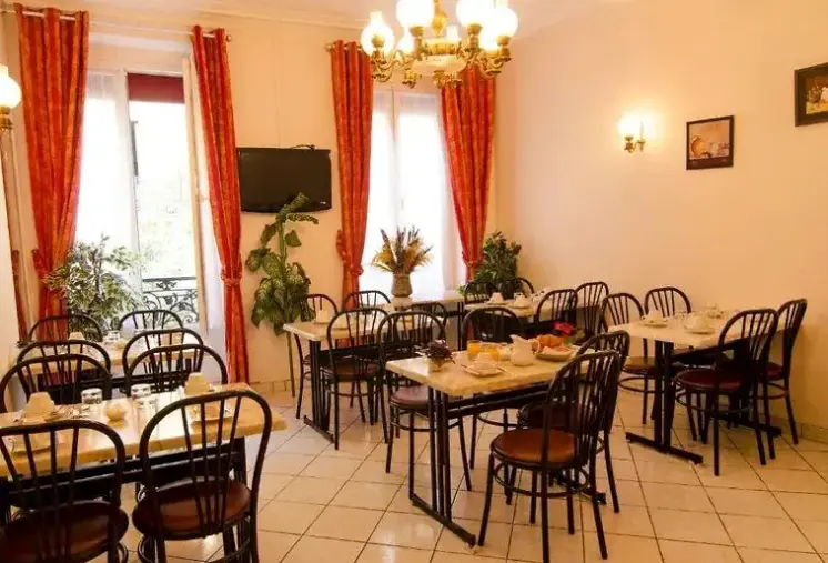 Restauracja i jedzenie w hotelu Paris Bruxelles