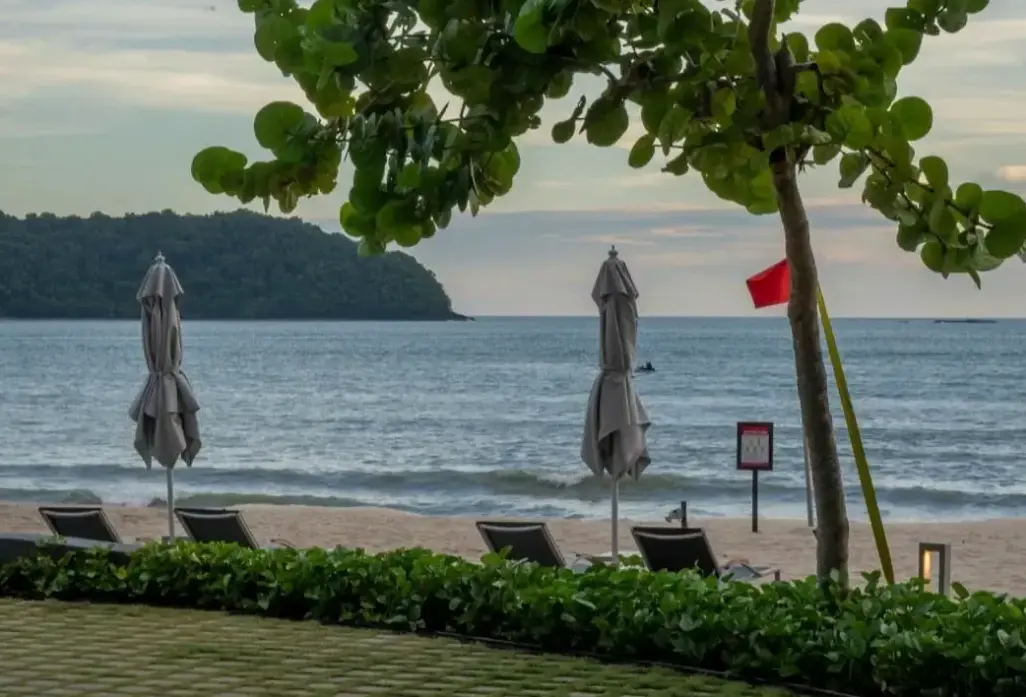 Plaża przy hotelu Parkroyal Langkawi Resort