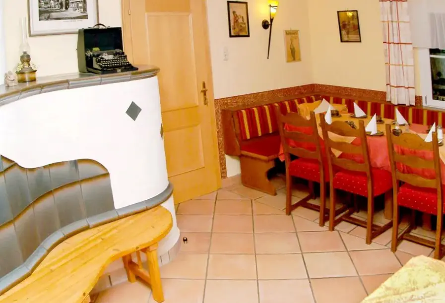 Restauracja i jedzenie w hotelu Pensjonat Susi