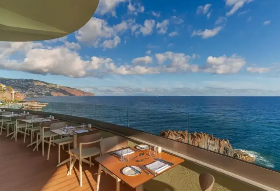 Restauracja i jedzenie w hotelu Pestana Vila Lido (ex. Pestana Palms)