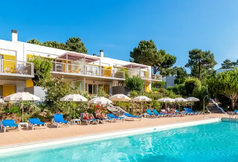 Plaża przy hotelu Pinhal da Marina
