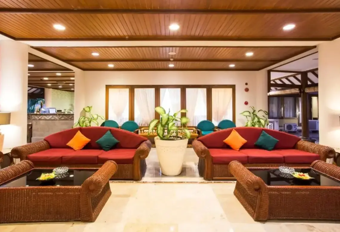 Lobby hotelu Plagoo Holiday