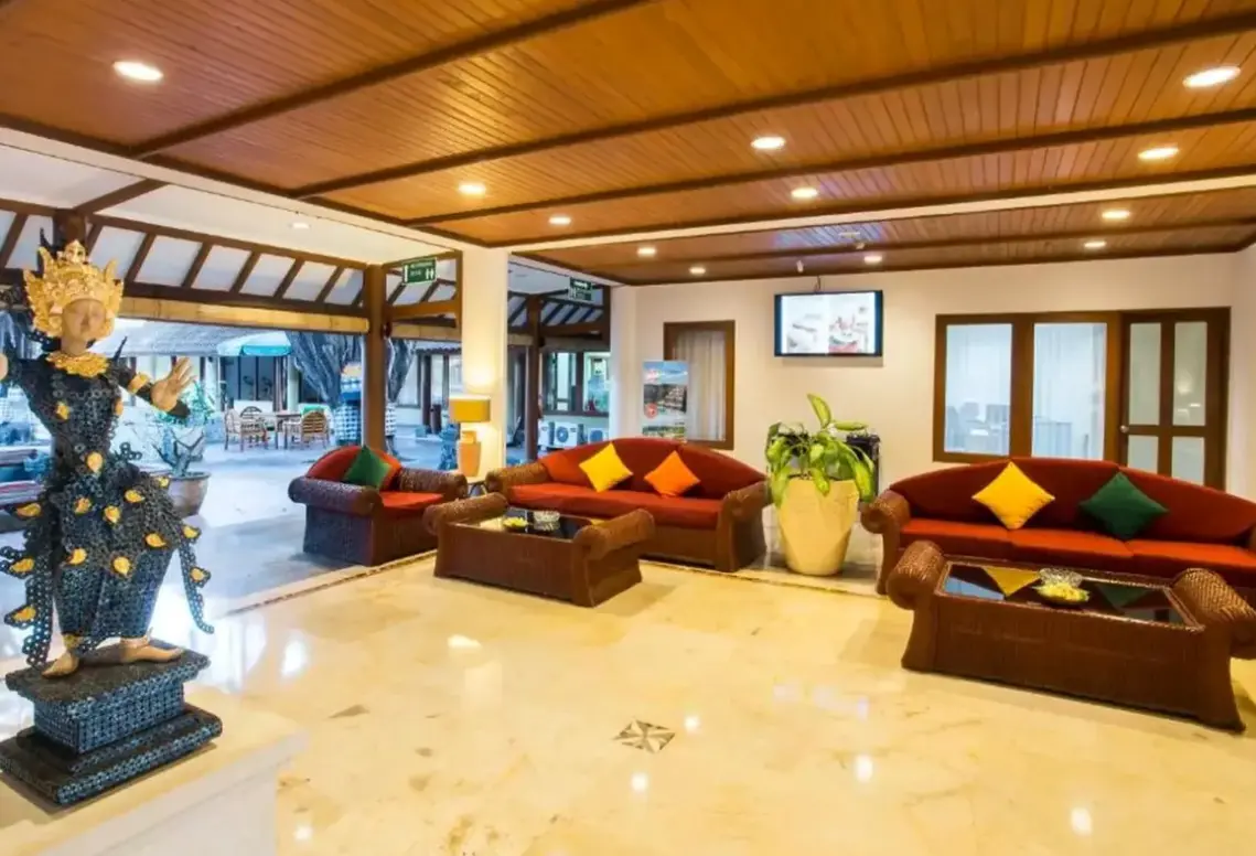 Lobby hotelu Plagoo Holiday