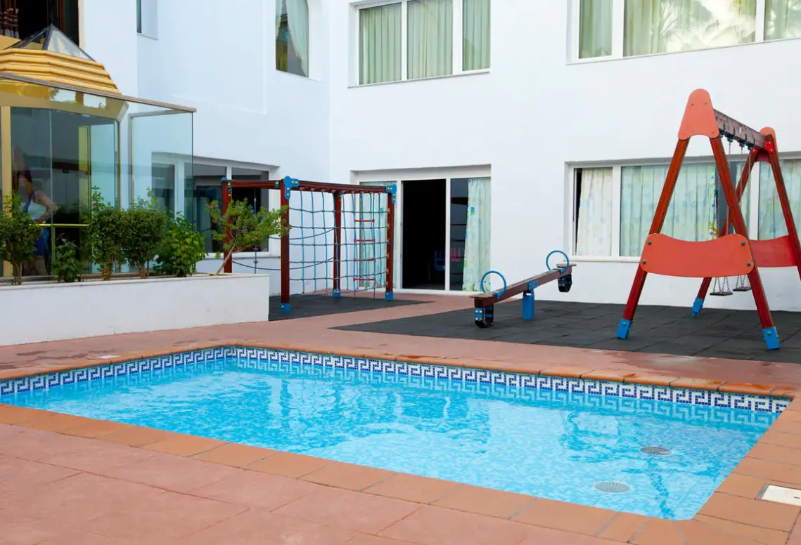 Basen w hotelu Playacartaya Spa