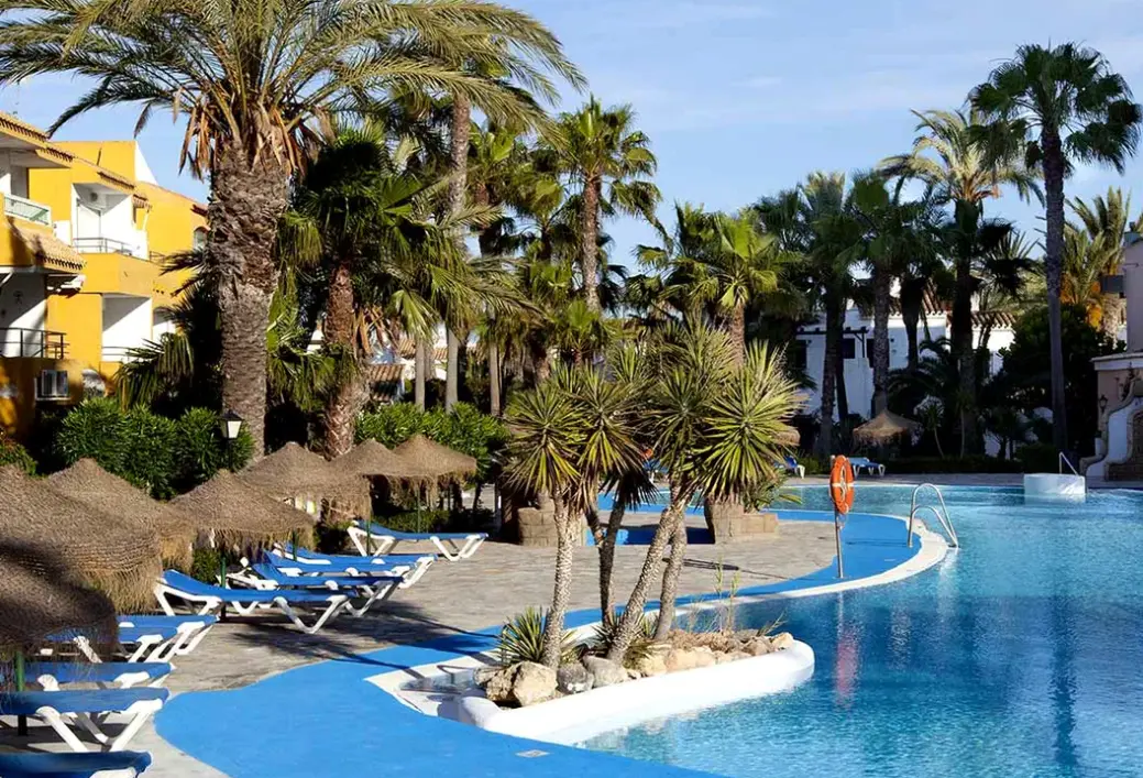 Basen w hotelu Playalinda