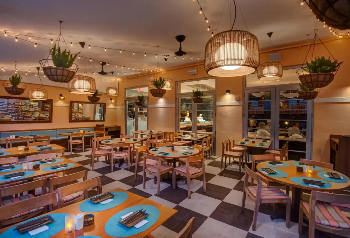 Restauracja i jedzenie w hotelu Plymouth Miami Beach