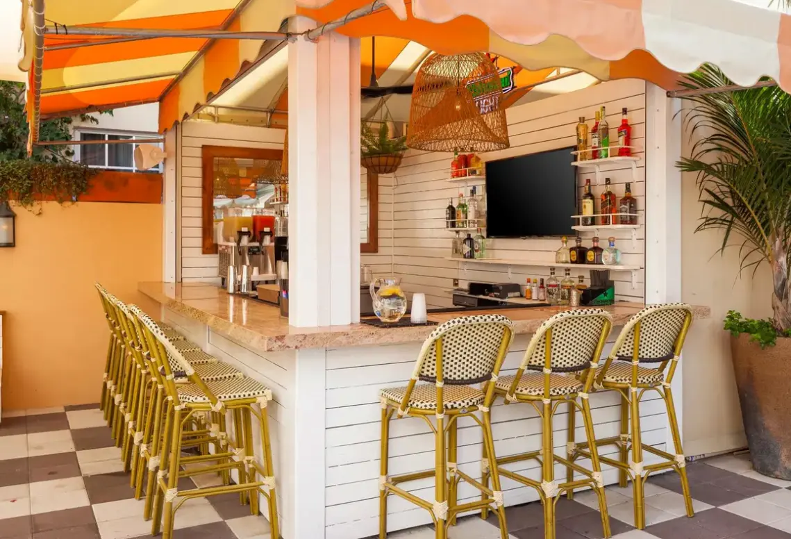 Restauracja i jedzenie w hotelu Plymouth Miami Beach