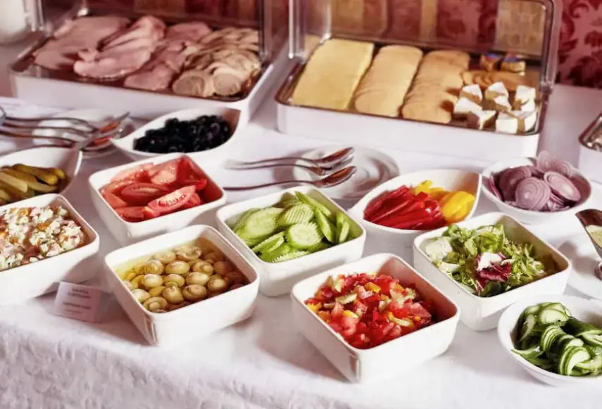 Restauracja i jedzenie w hotelu Pod Ciżemką