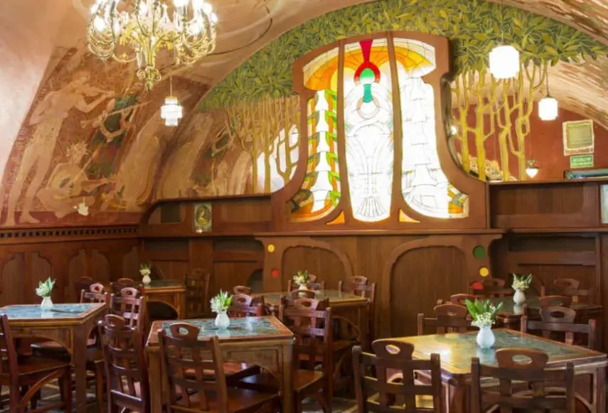 Restauracja i jedzenie w hotelu Pod Ciżemką