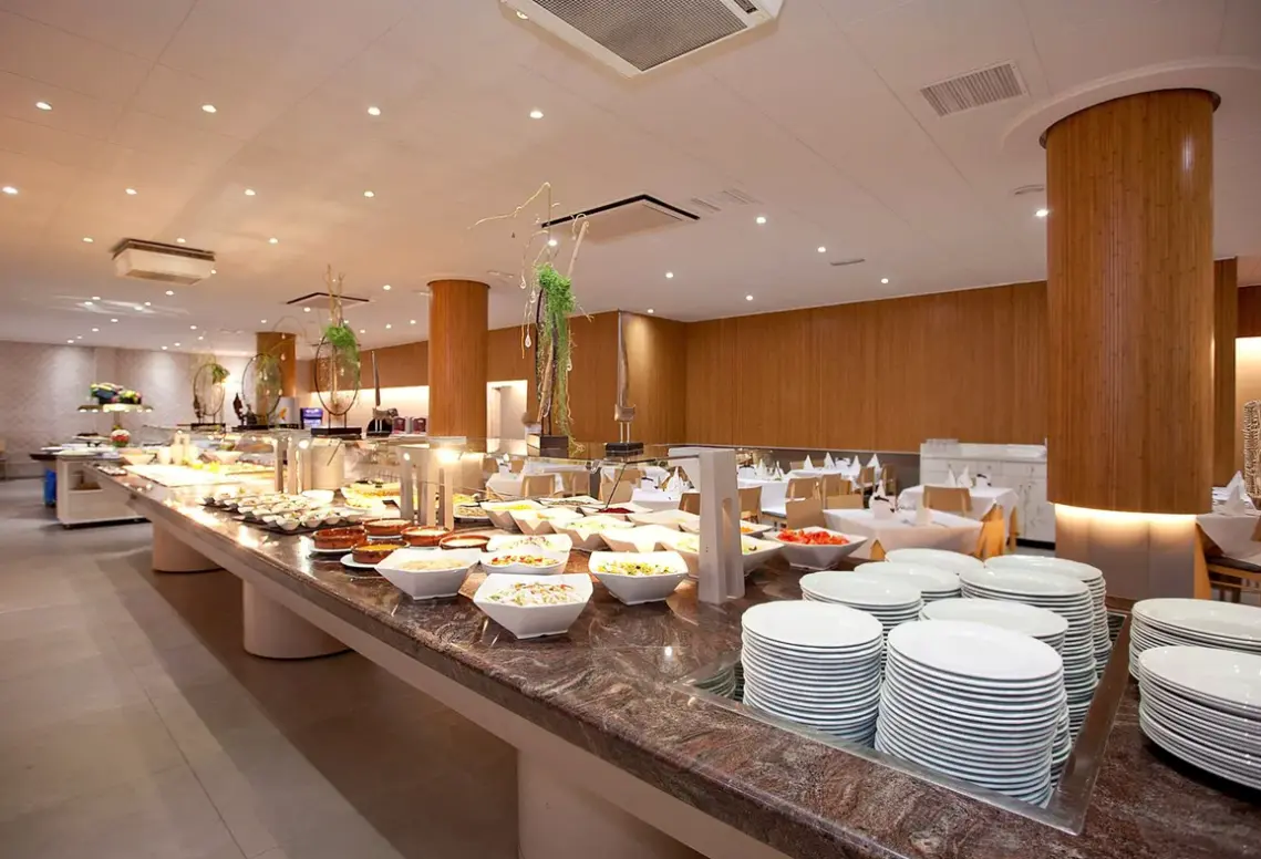 Restauracja i jedzenie w hotelu Port Eugeni