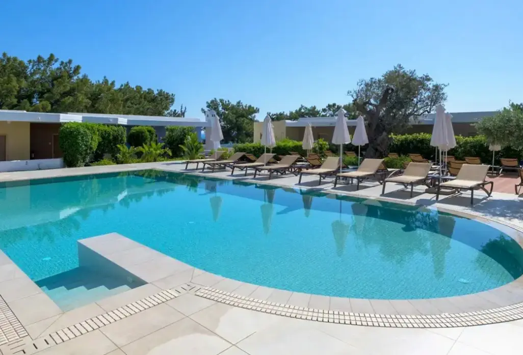 Basen w hotelu Porto Angeli