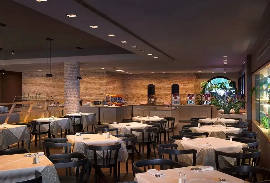 Restauracja i jedzenie w hotelu Porto Angeli