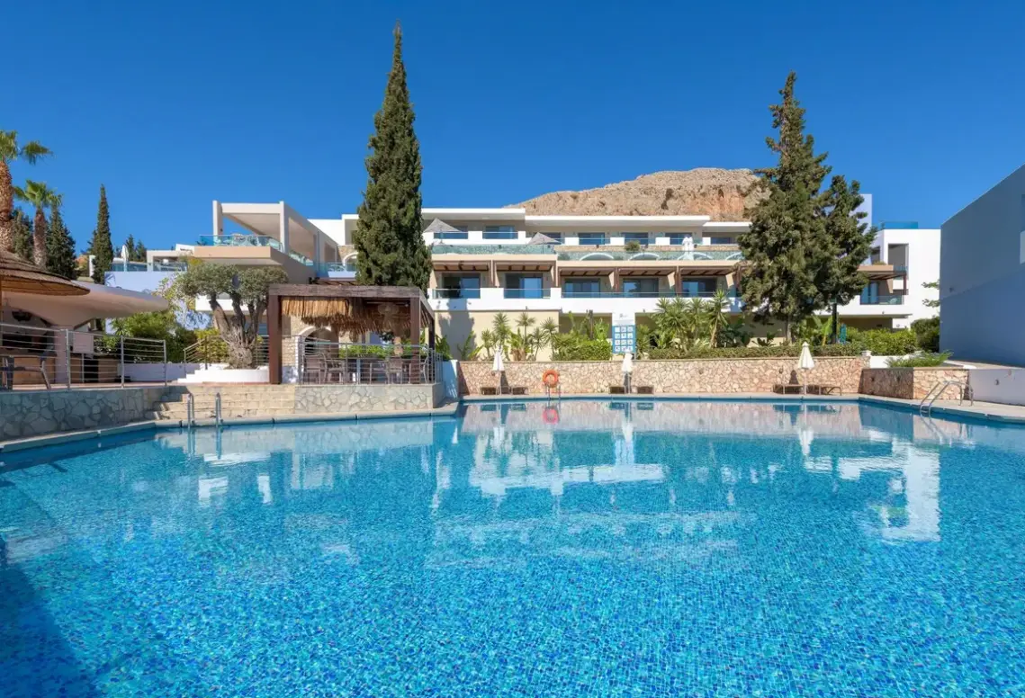Basen w hotelu Porto Angeli