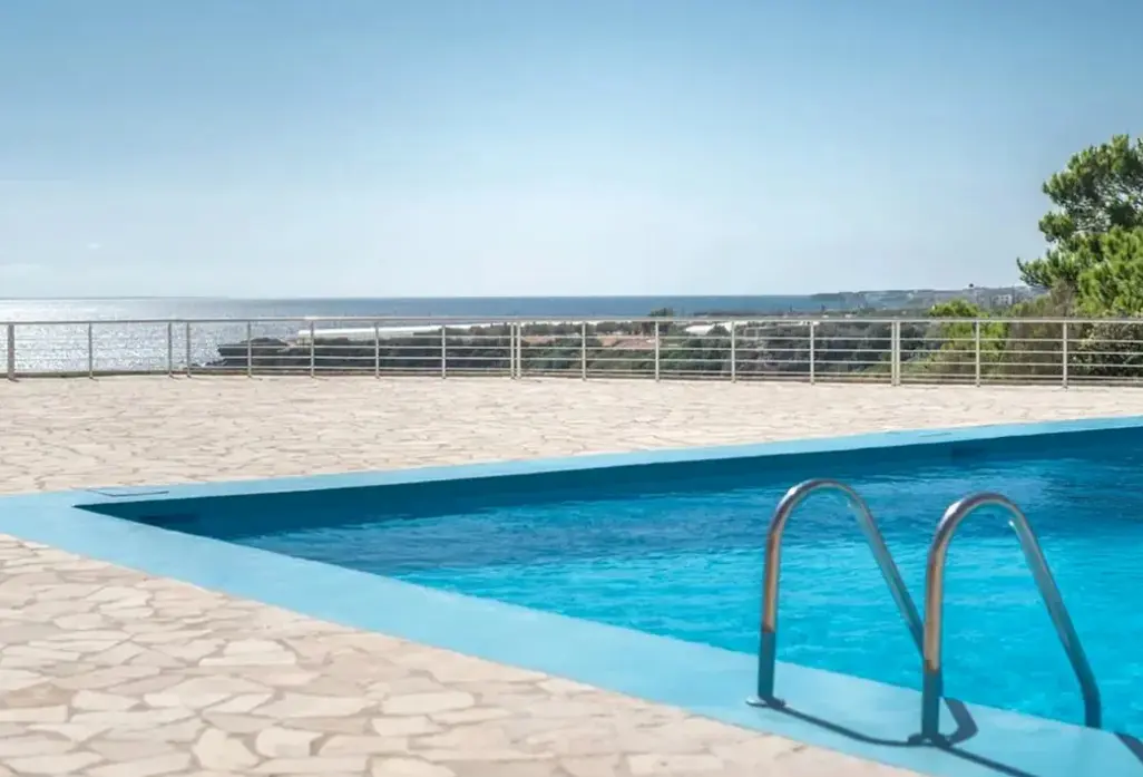 Basen w hotelu Porto Belissario