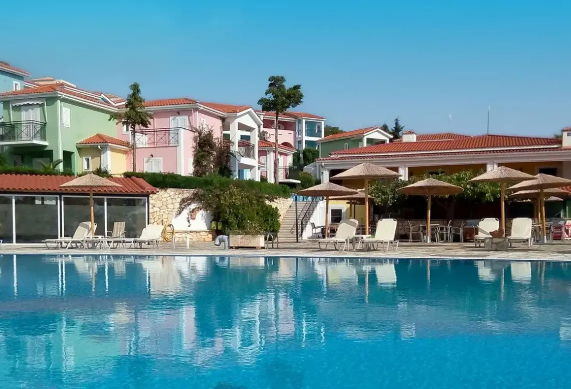 Basen w hotelu Porto Skala Village