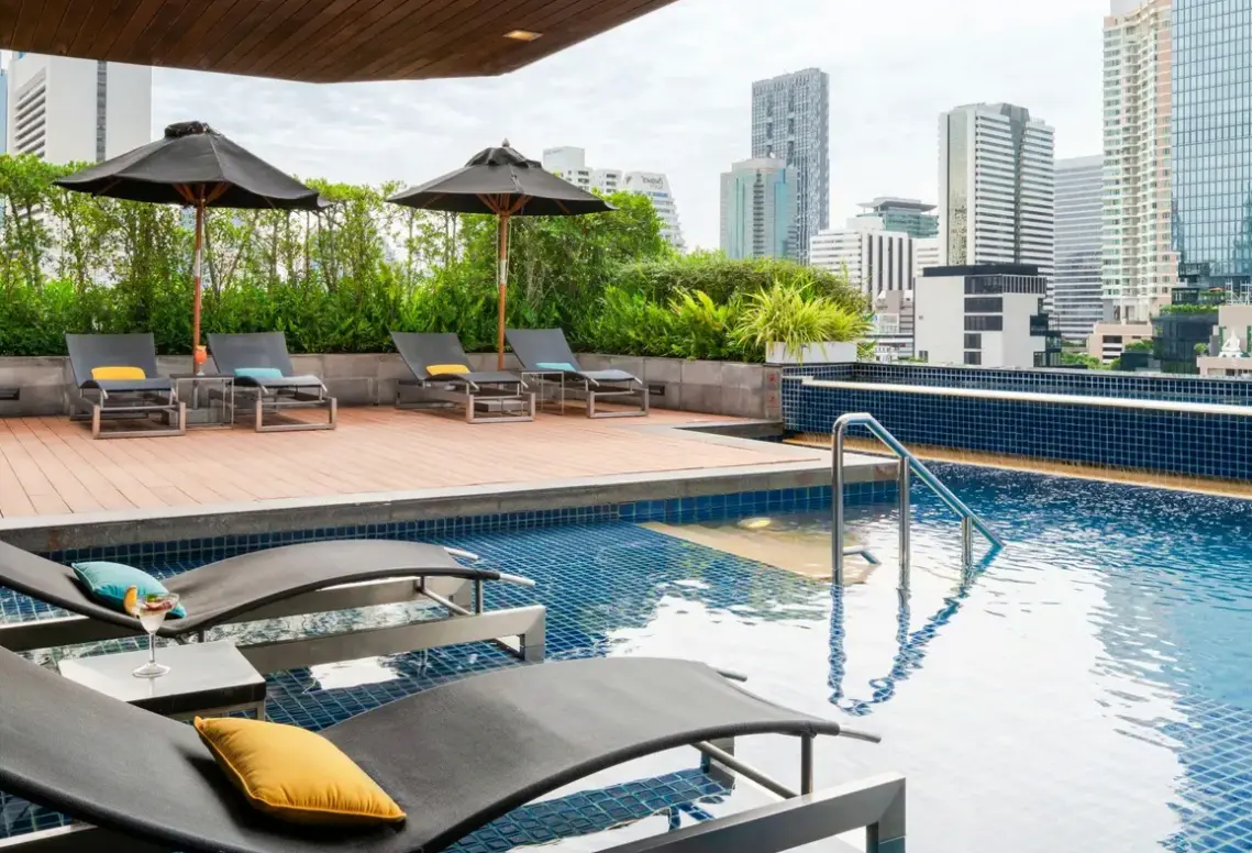 Basen w hotelu Pullman Bangkok Hotel G