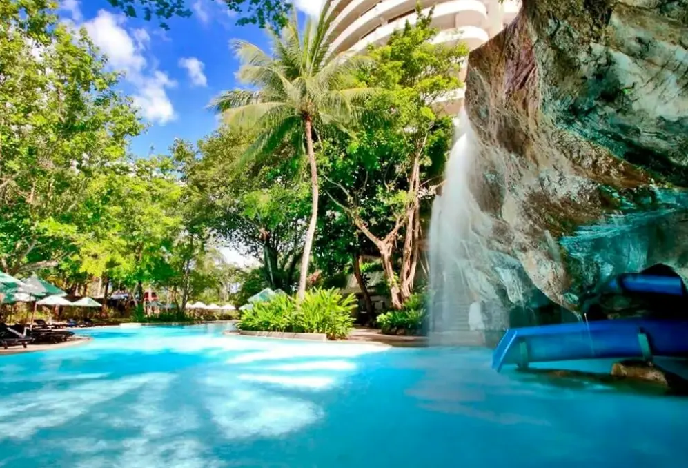 Basen w hotelu Pullman Phuket Karon Beach Resort (ex Hilton Phuket Arcadia Resort Spa)