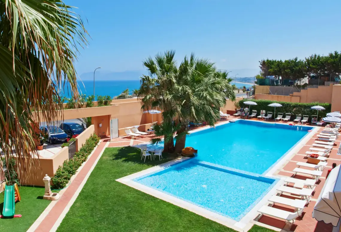 Hotel Punta Nord Est