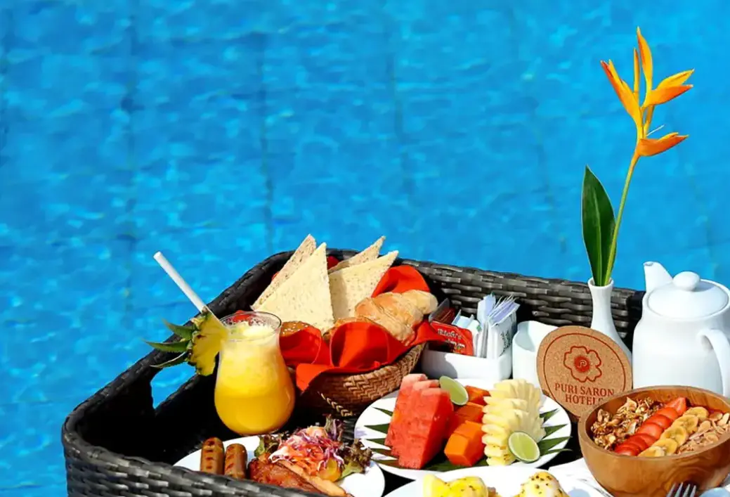 Basen w hotelu Puri Saron Seminyak