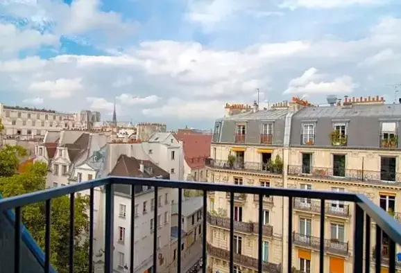 Widok z hotelu Quartier Latin (Paris)