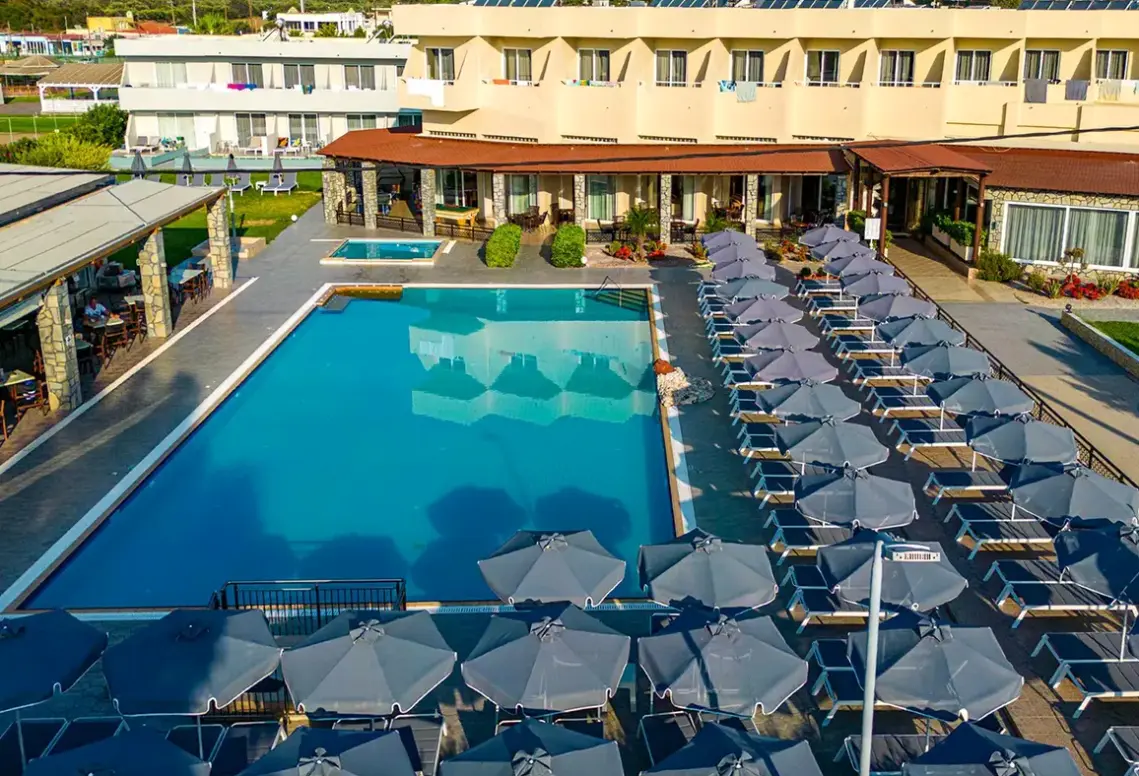 Basen w hotelu Relax (Kolymbia)