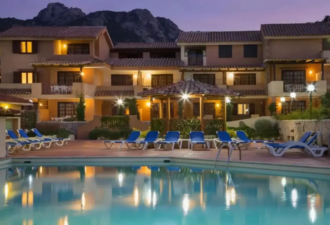Basen w hotelu Residence Bougainvillae