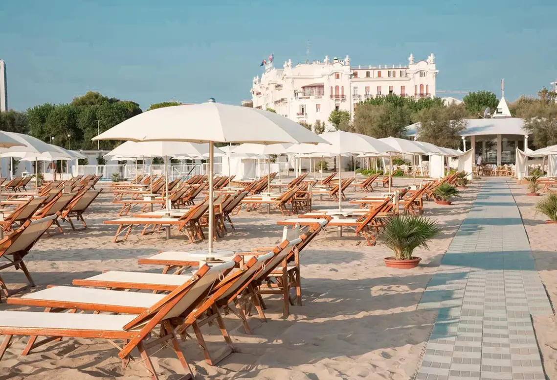 Plaża przy hotelu Residenza Parco Fellini