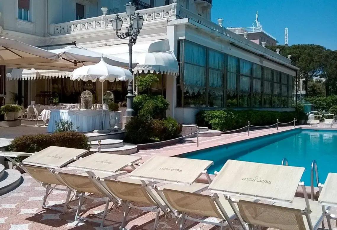 Basen w hotelu Residenza Parco Fellini